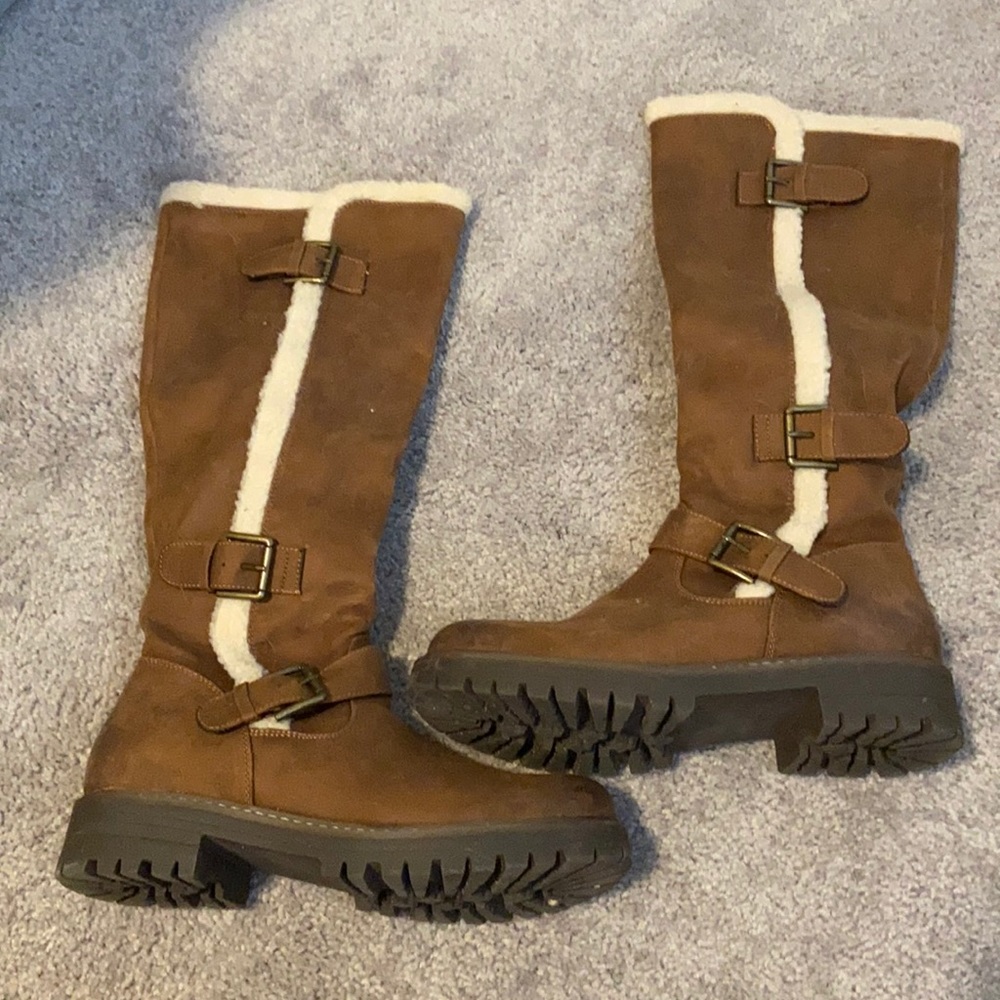 Brown boots lightly worn